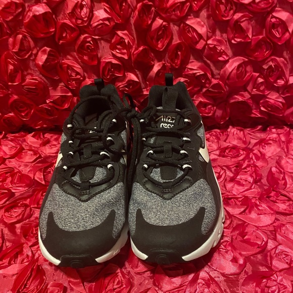 Big Kids' Shoe Nike Air Max 270 React - Picture 3 of 7